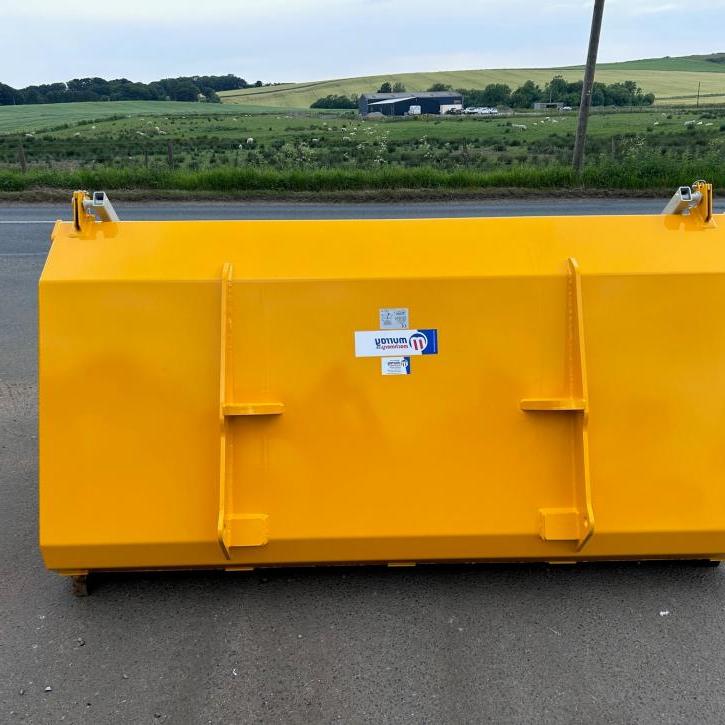 8' grain bucket  with pin and cone brackets and with bucket brush