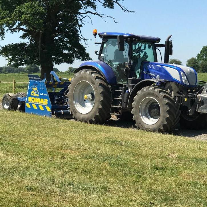 Gravel Road Grader/Gravel Layer c/w ripper teeth, tilting frame and hardox edges